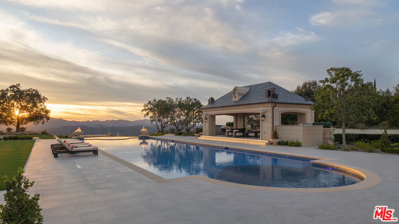 25300 Prado De La Magia, Calabasas