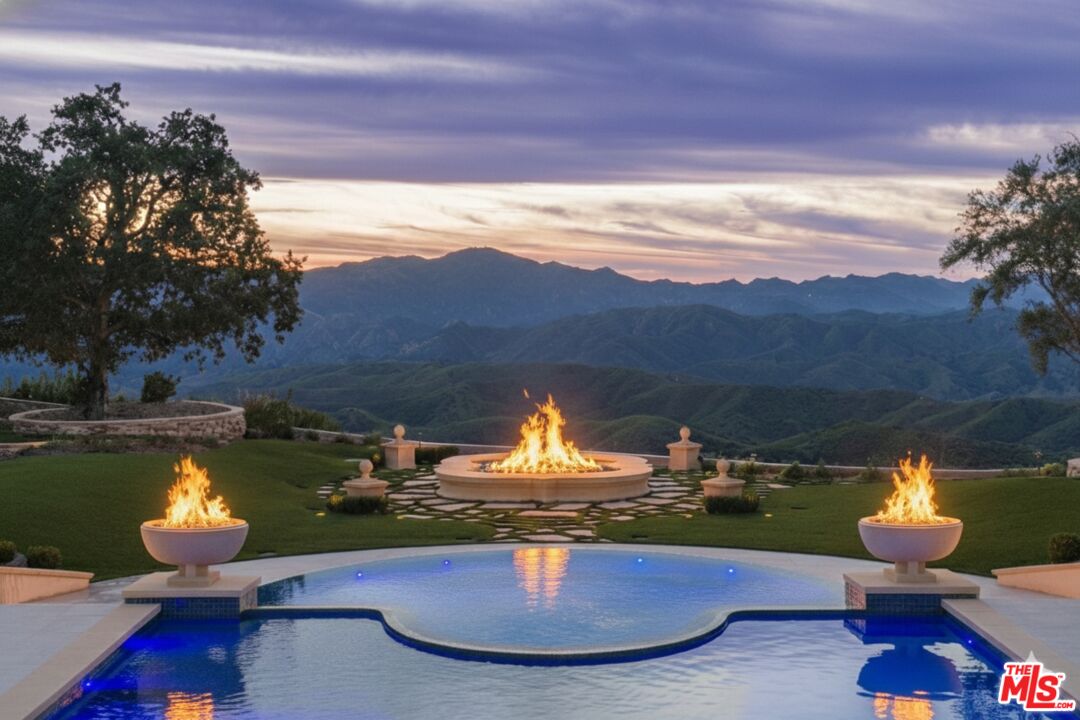 25300 Prado De La Magia, Calabasas