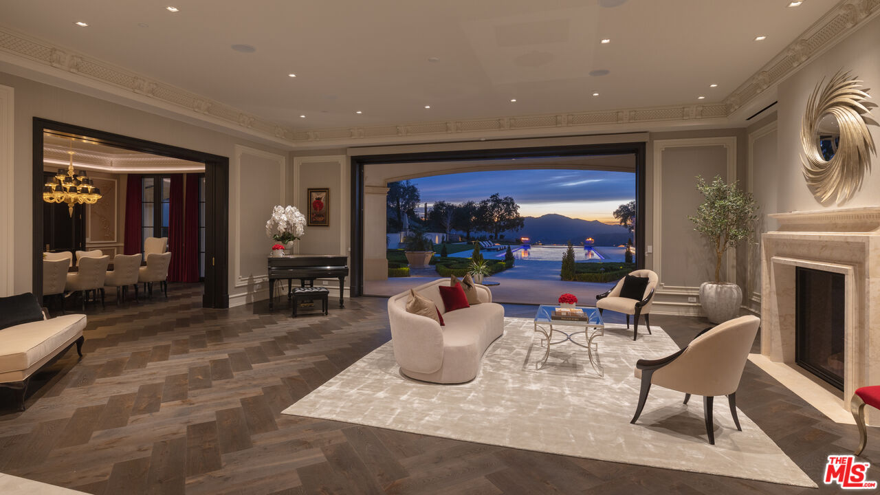 25300 Prado De La Magia, Calabasas