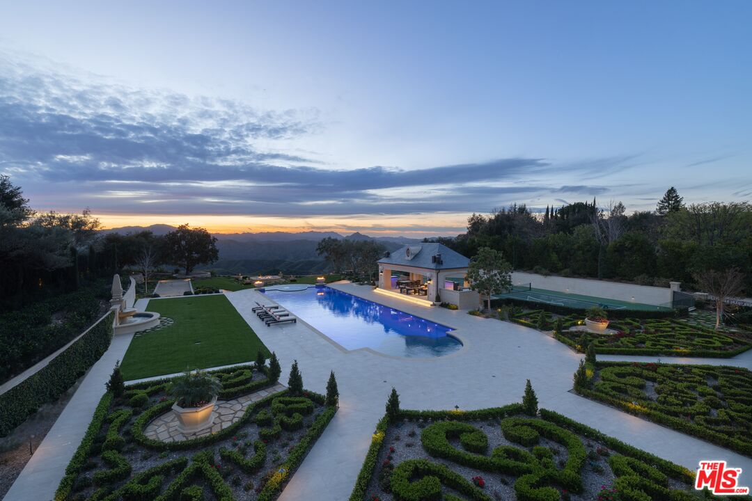 25300 Prado De La Magia, Calabasas