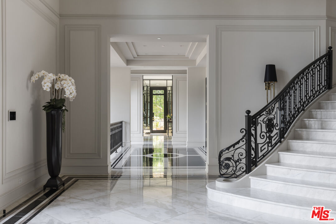 25300 Prado De La Magia, Calabasas