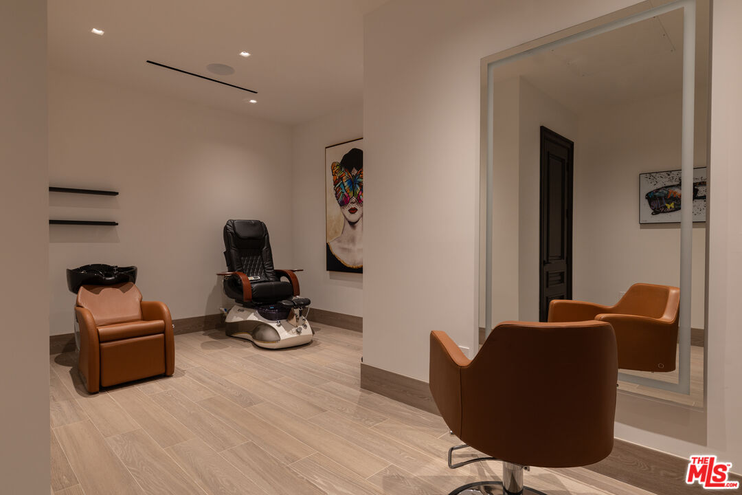 25300 Prado De La Magia, Calabasas