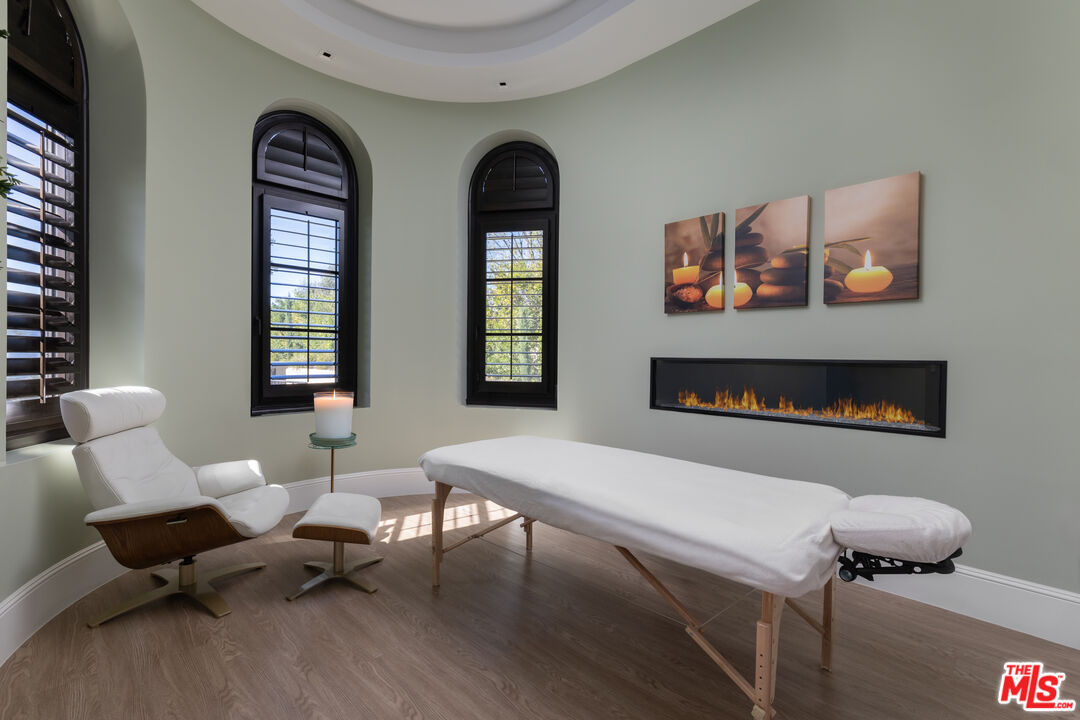 25300 Prado De La Magia, Calabasas