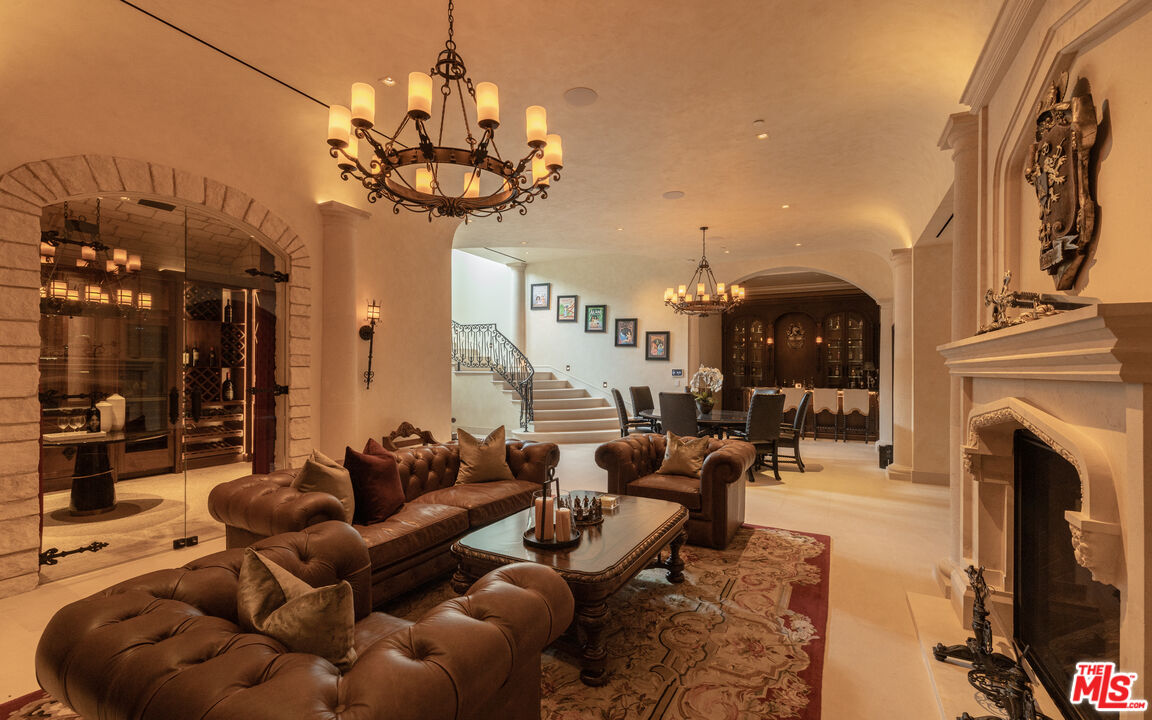 25300 Prado De La Magia, Calabasas