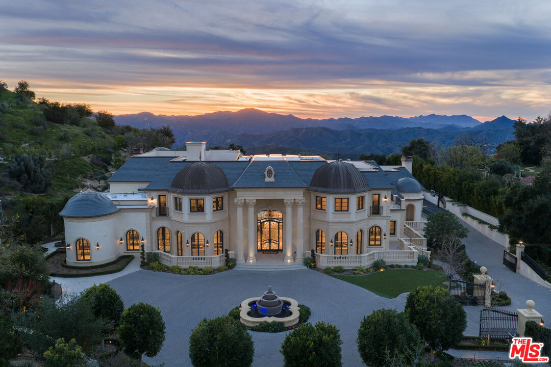 25300 Prado De La Magia, Calabasas