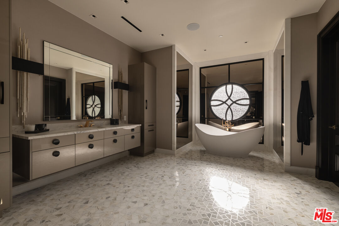 25300 Prado De La Magia, Calabasas