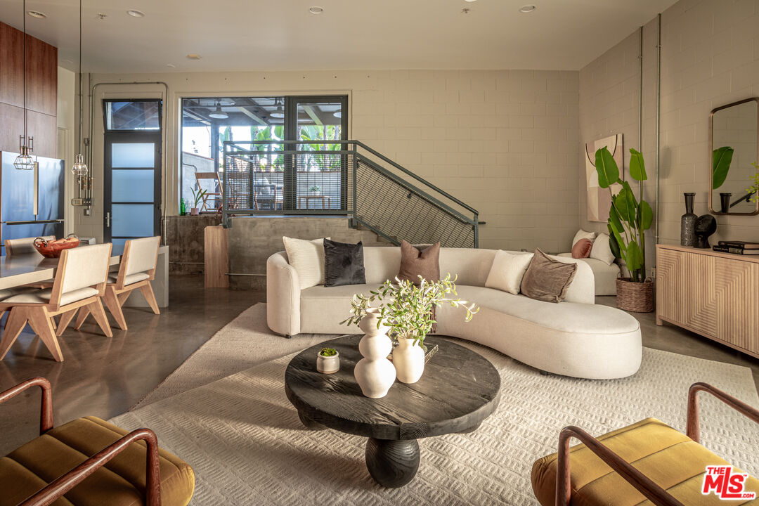 1534 17th St Unit: 105, Santa Monica