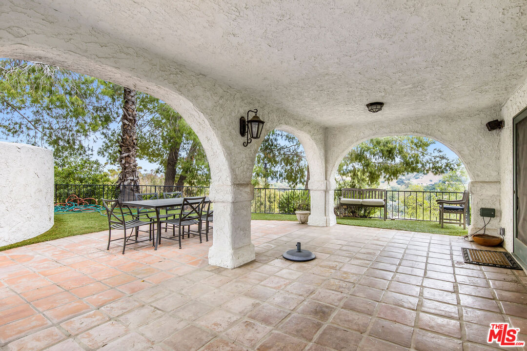 24820 Jacob Hamblin Rd, Hidden Hills