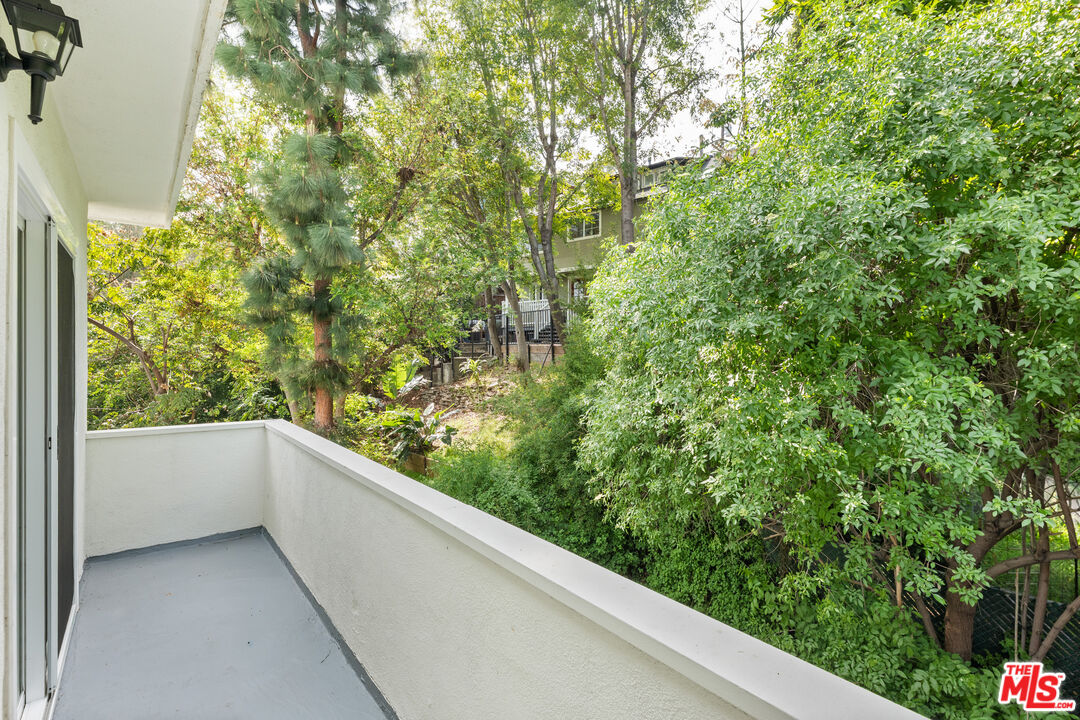 2449 N Beachwood Dr Unit: 13