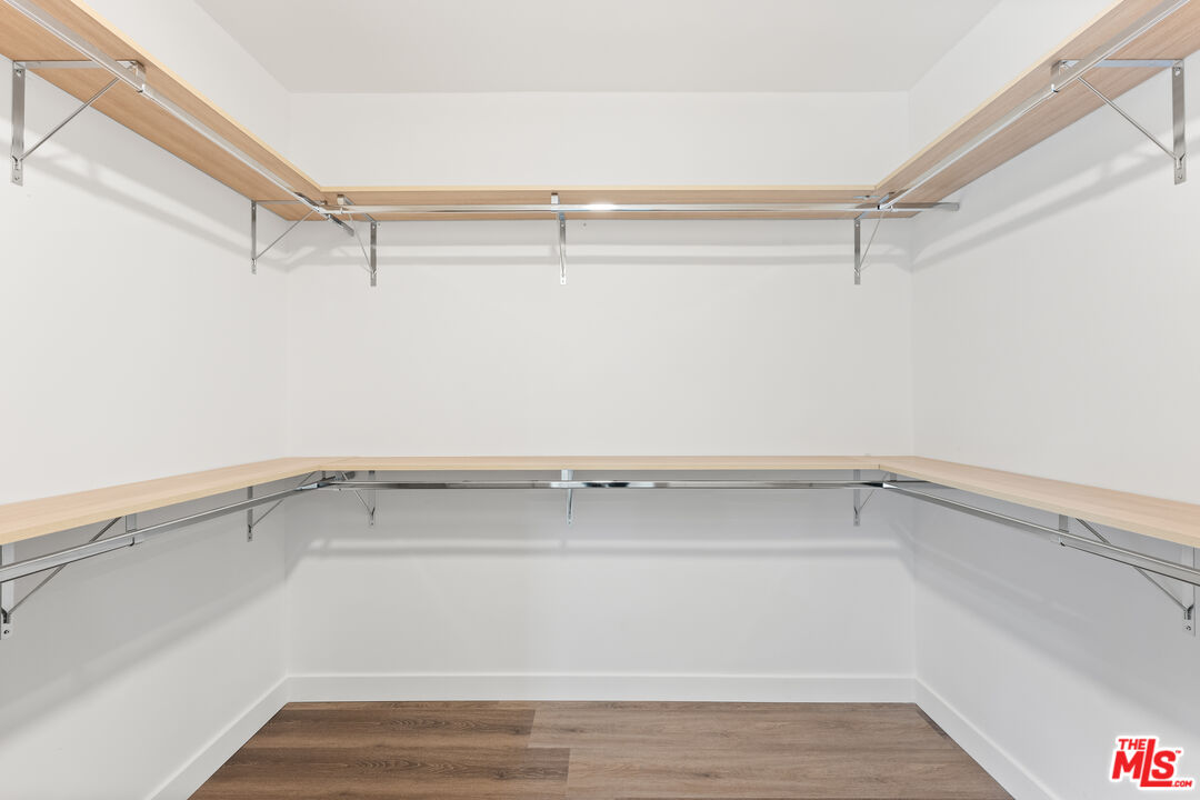 2449 N Beachwood Dr Unit: 13