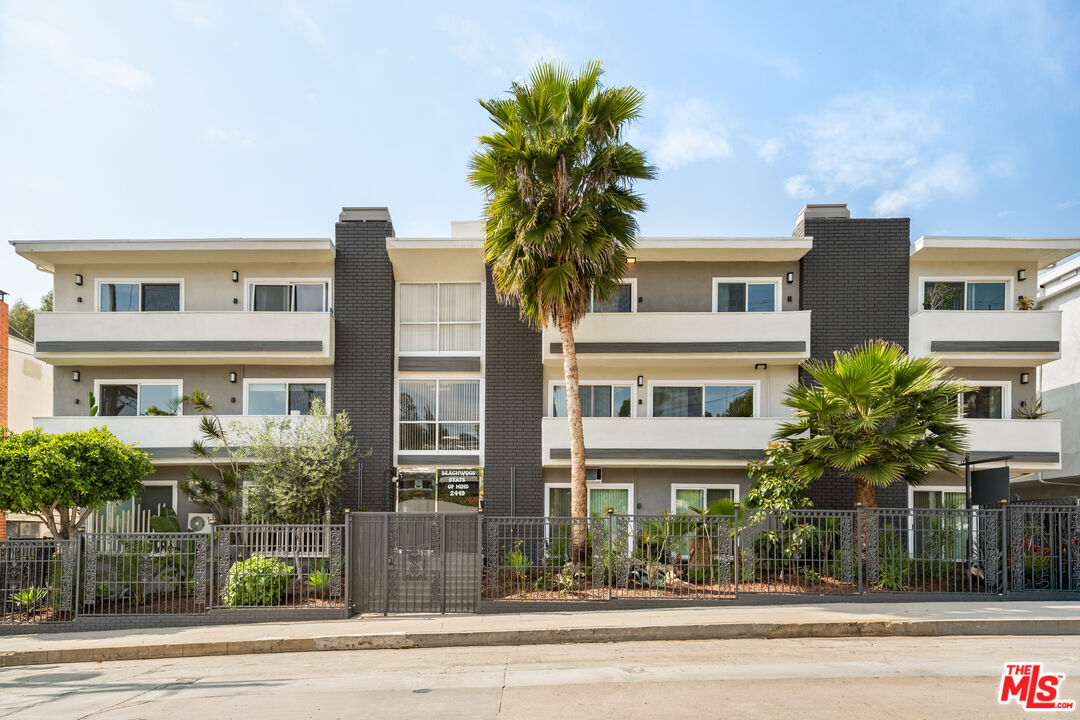 2449 N Beachwood Dr Unit: 13