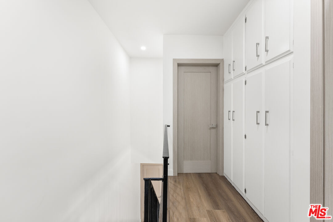 2449 N Beachwood Dr Unit: 13