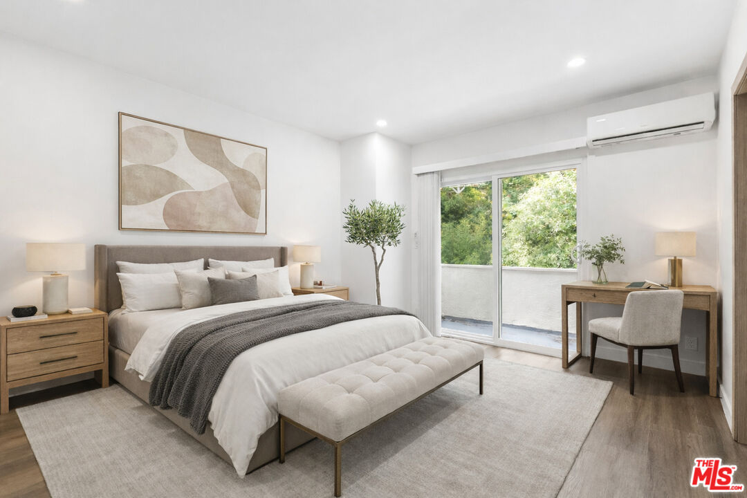 2449 N Beachwood Dr Unit: 13