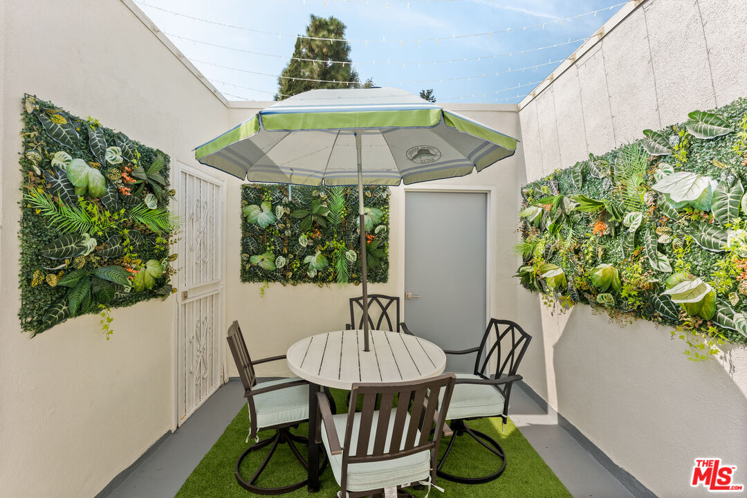 2449 N Beachwood Dr Unit: 13