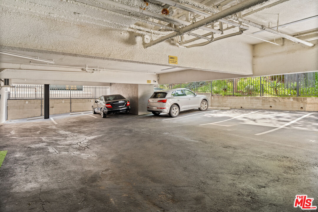 2449 N Beachwood Dr Unit: 13