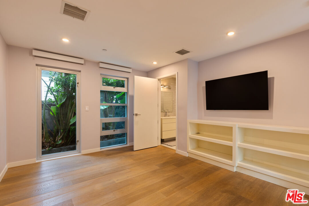 329 Westbourne Dr