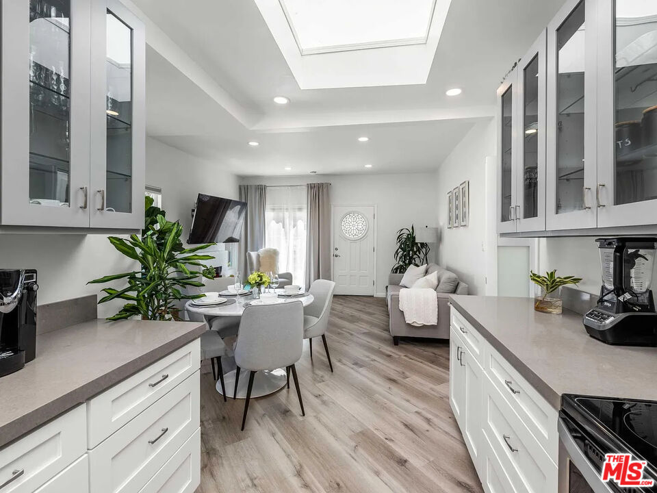 8823 Betty Way, West Hollywood 