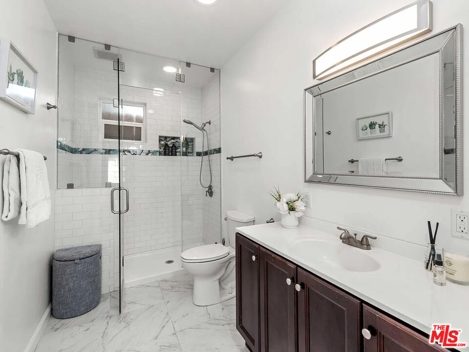 8823 Betty Way, West Hollywood 