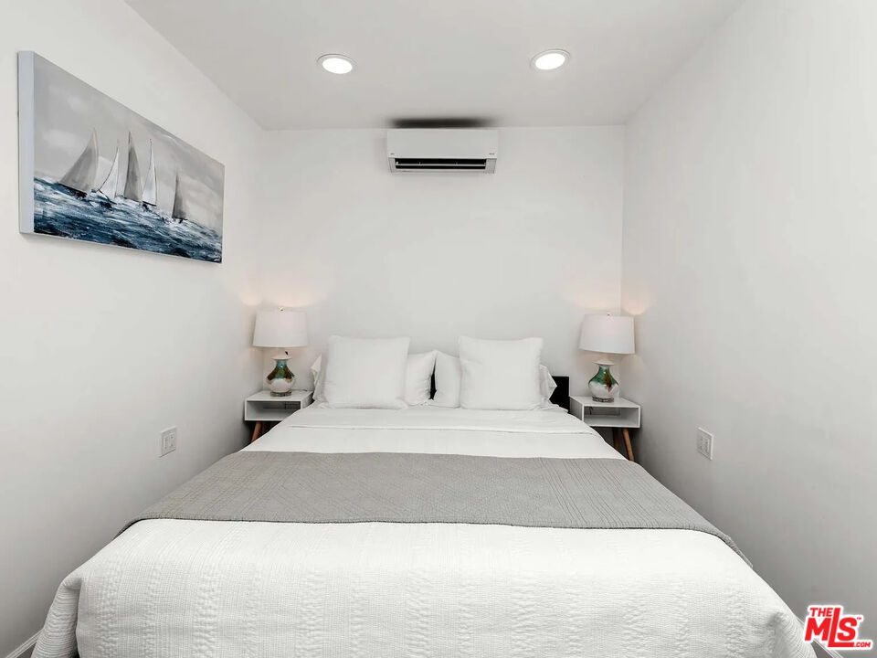 8823 Betty Way, West Hollywood 