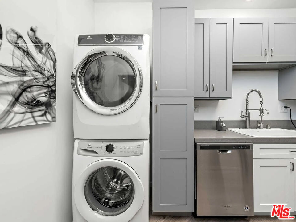 8823 Betty Way, West Hollywood 