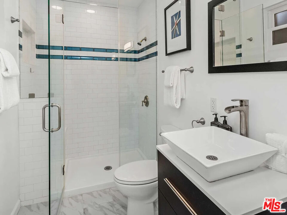 8823 Betty Way, West Hollywood 