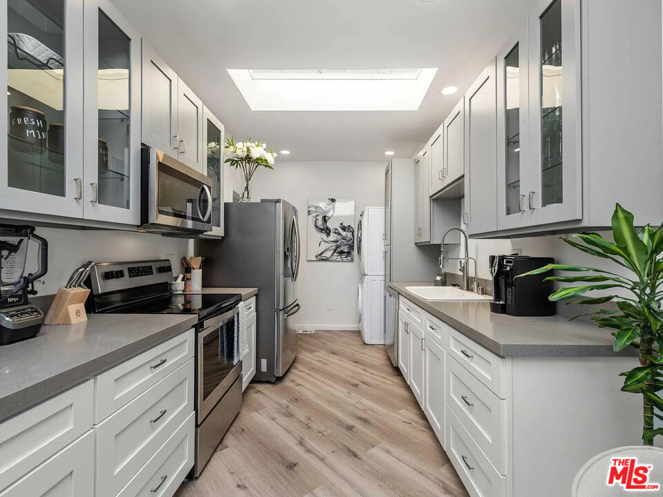 8823 Betty Way, West Hollywood 