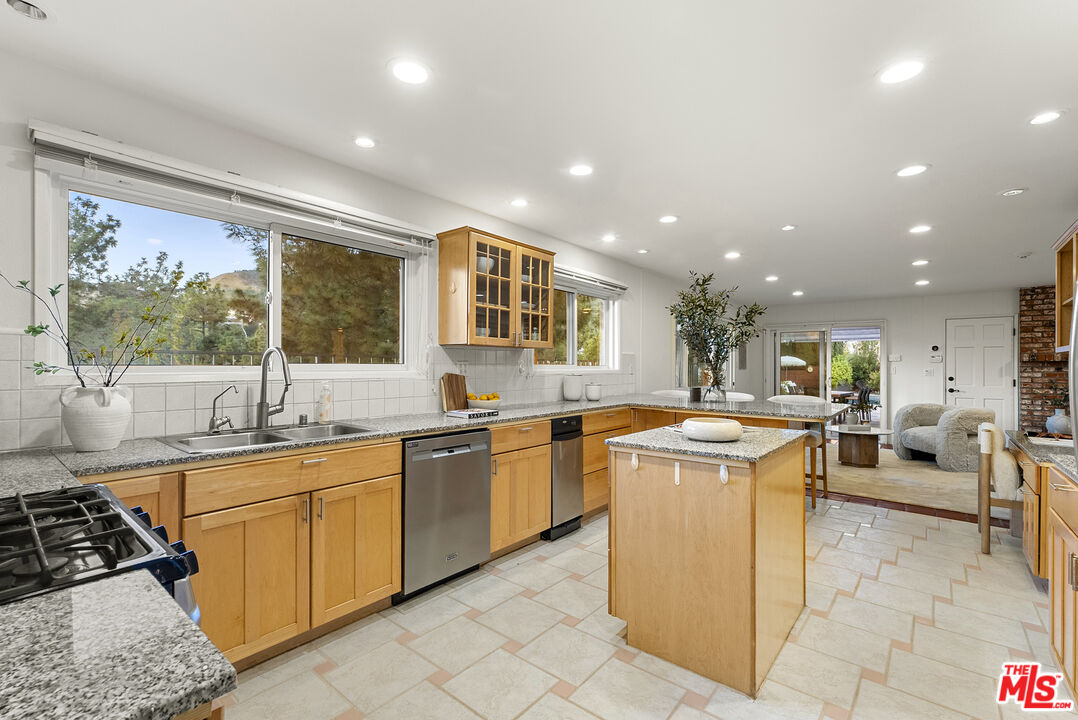 3127 Arrowhead Dr, Hollywood Hills