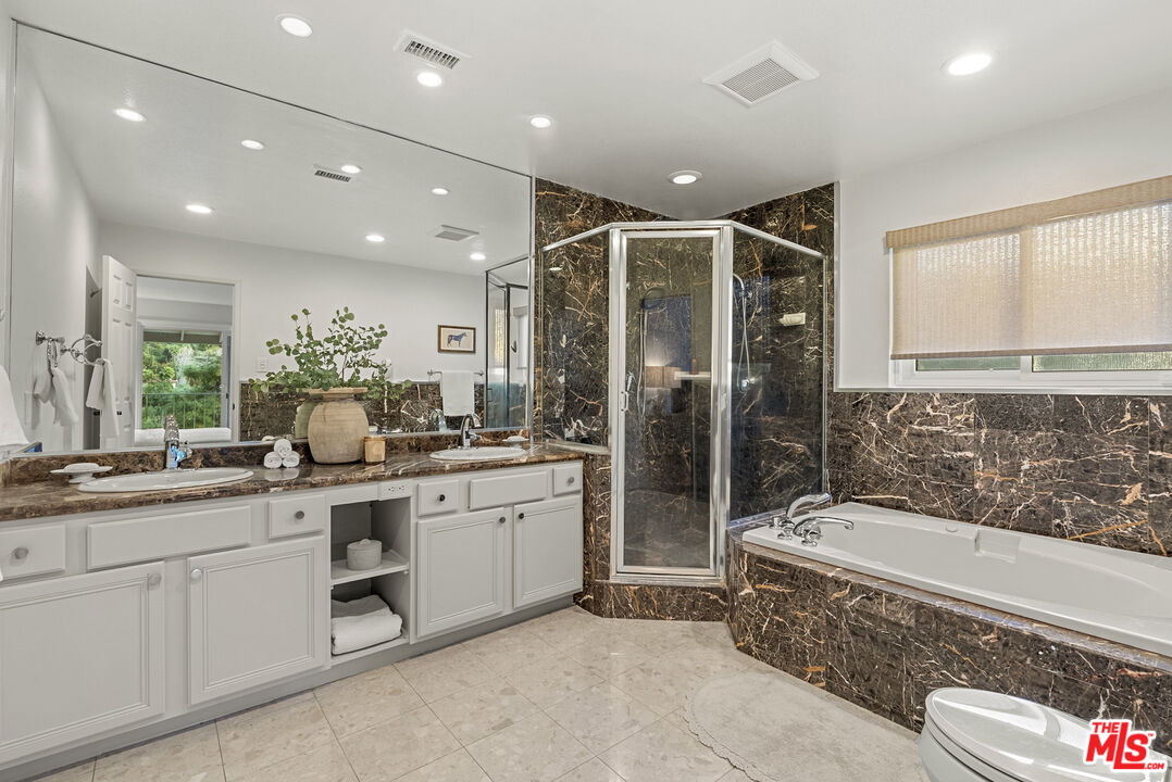 3127 Arrowhead Dr, Hollywood Hills