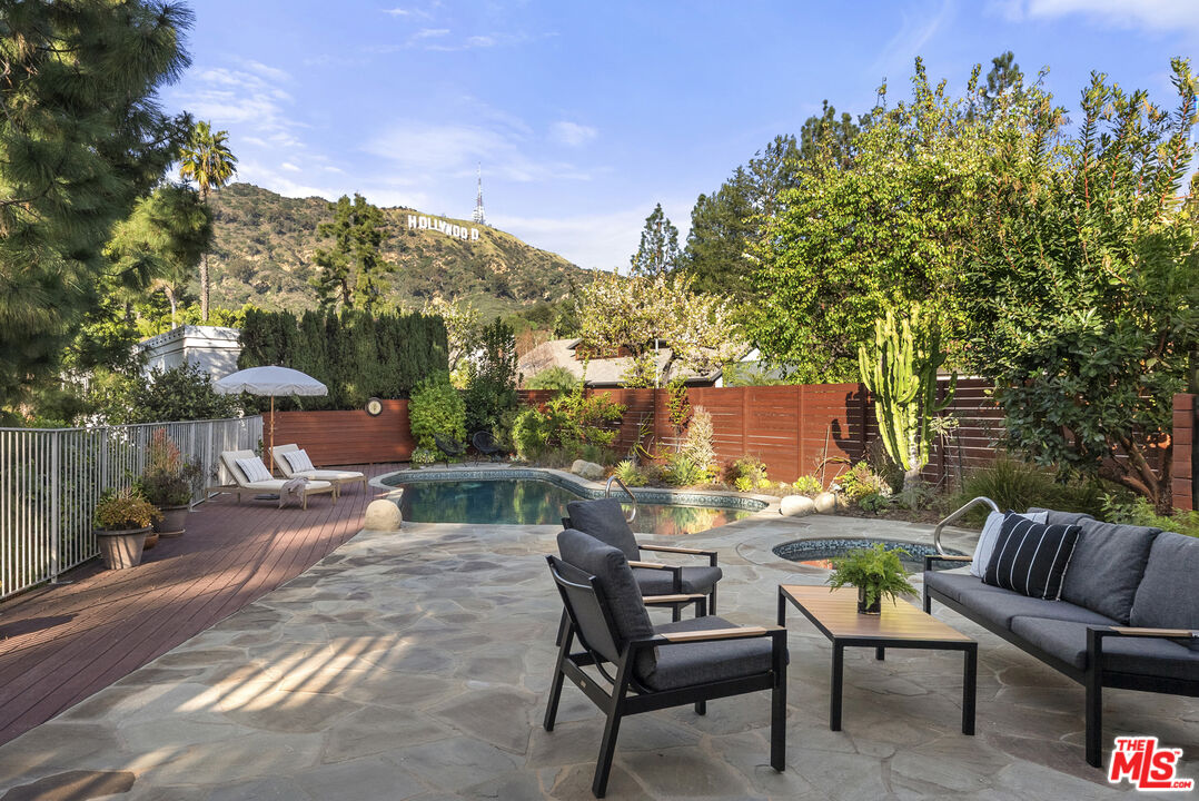 3127 Arrowhead Dr, Hollywood Hills
