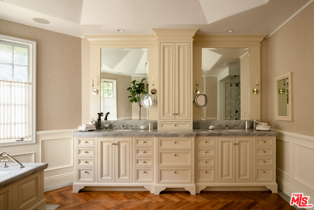 1420 Moraga Dr, Bel Air