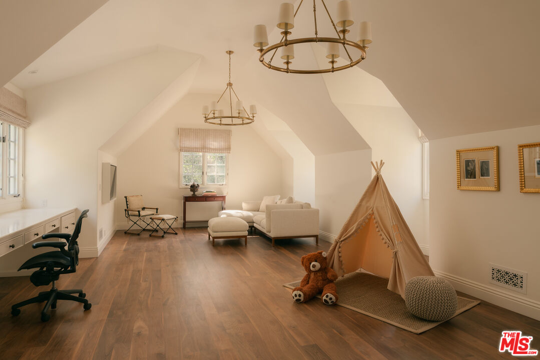 1420 Moraga Dr, Bel Air