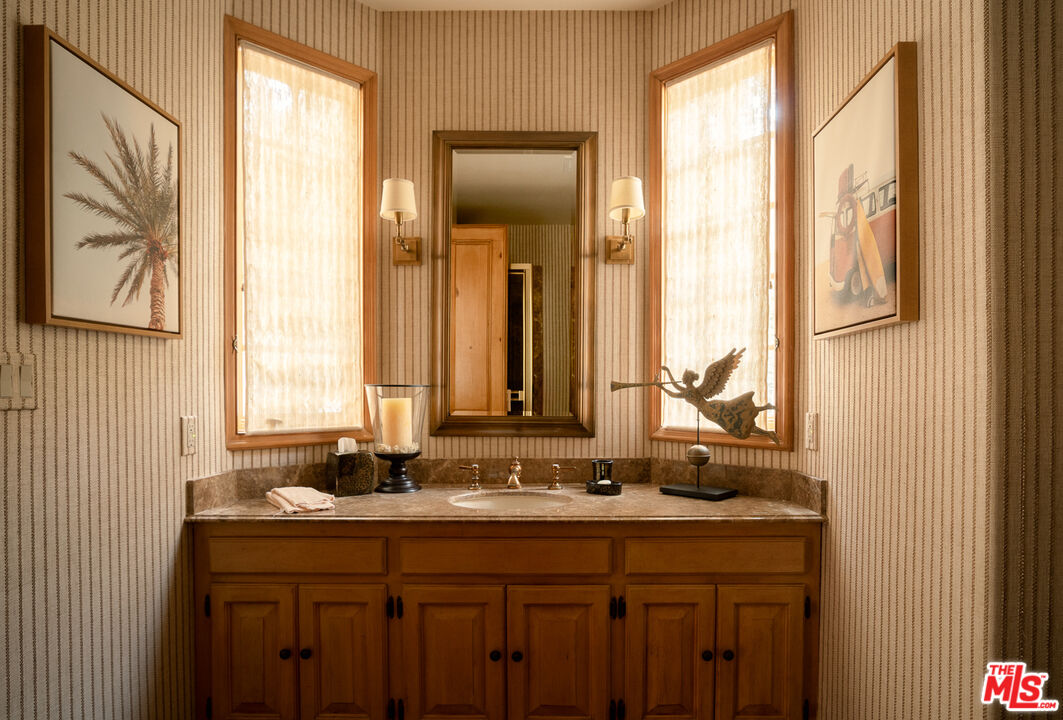 1420 Moraga Dr, Bel Air