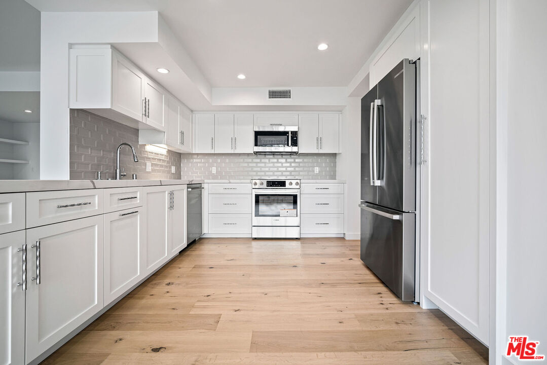 818 N Doheny Dr Unit: 401, West Hollywood