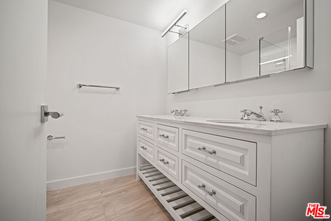 818 N Doheny Dr Unit: 401, West Hollywood