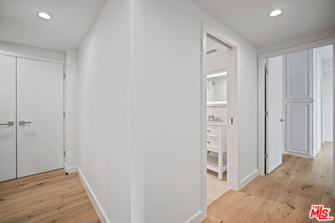 818 N Doheny Dr Unit: 401, West Hollywood