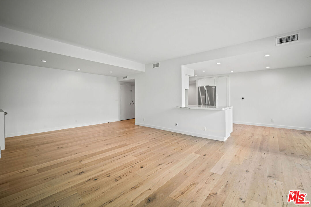 818 N Doheny Dr Unit: 401, West Hollywood