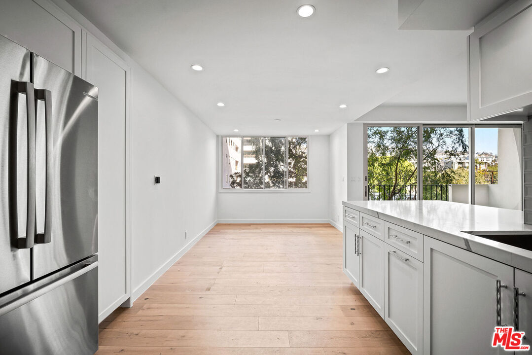 818 N Doheny Dr Unit: 401, West Hollywood