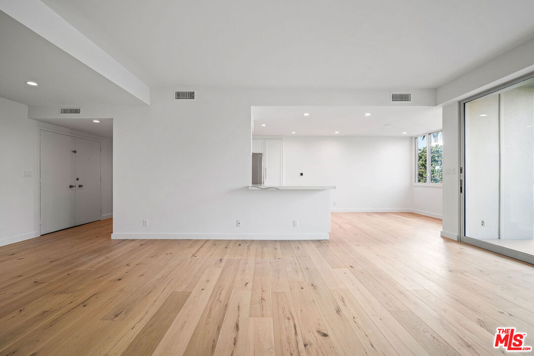 818 N Doheny Dr Unit: 401, West Hollywood