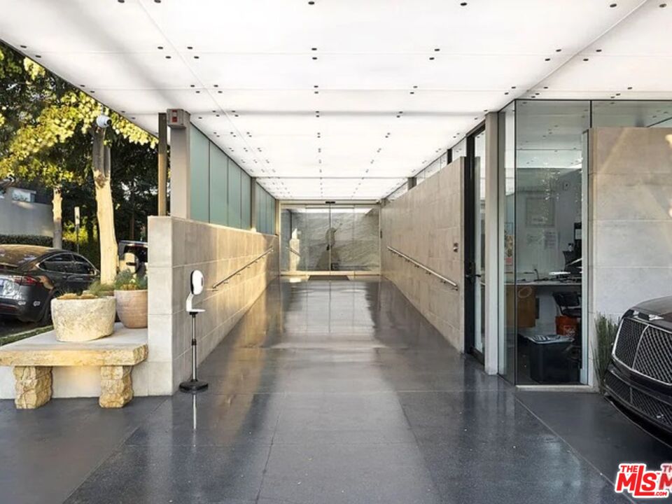 818 N Doheny Dr Unit: 401, West Hollywood