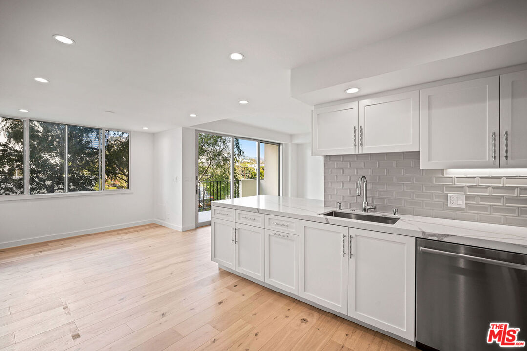 818 N Doheny Dr Unit: 401, West Hollywood