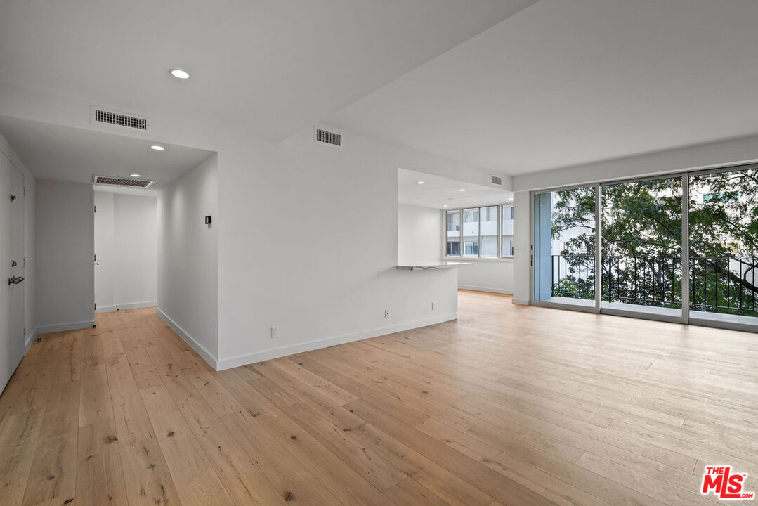 818 N Doheny Dr Unit: 401, West Hollywood