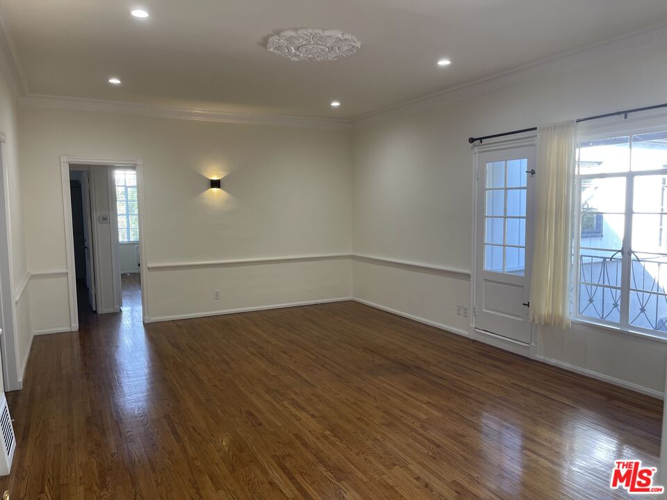 9836 Charleville Blvd, Beverly Hills