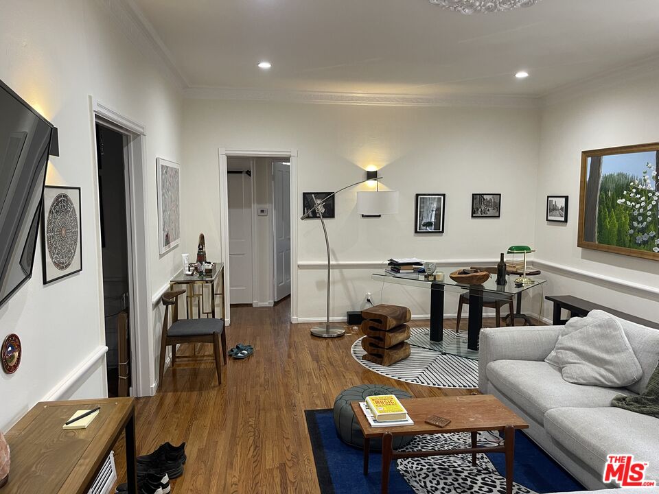 9836 Charleville Blvd, Beverly Hills