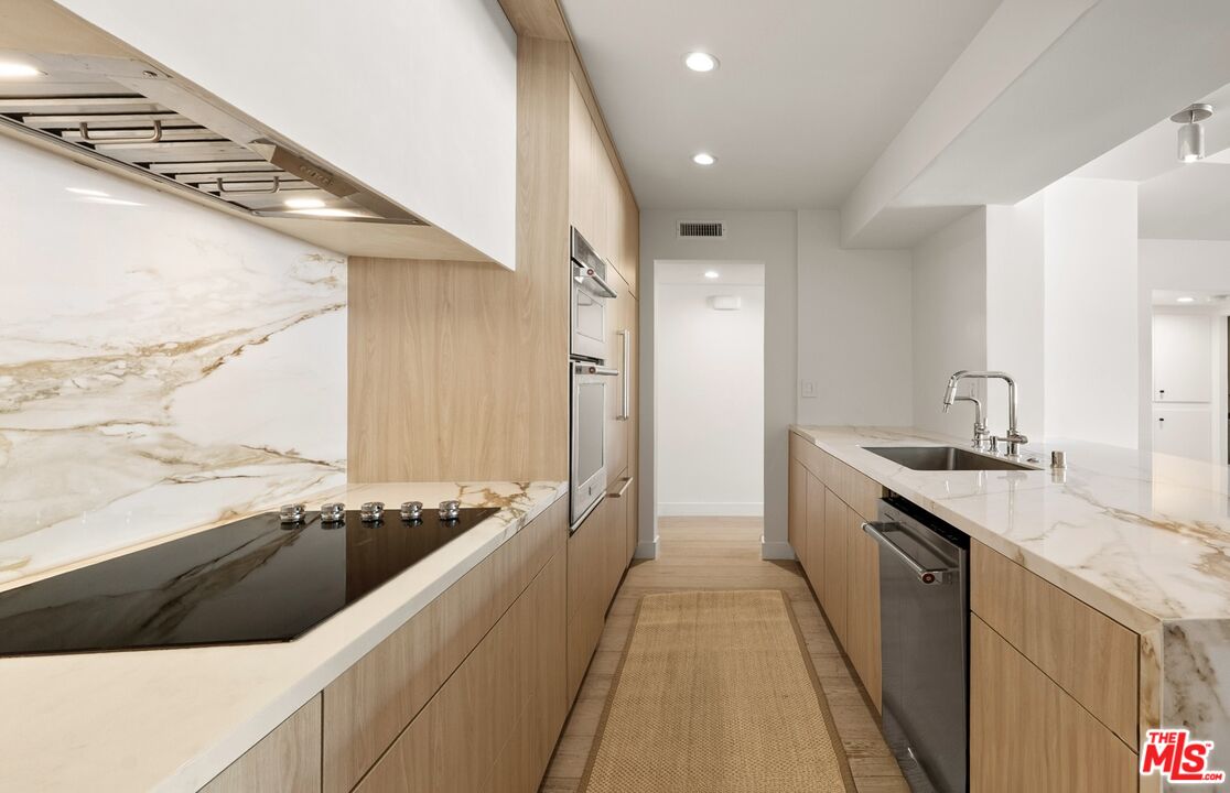 7250 Franklin Ave Unit: 603, Hollywood