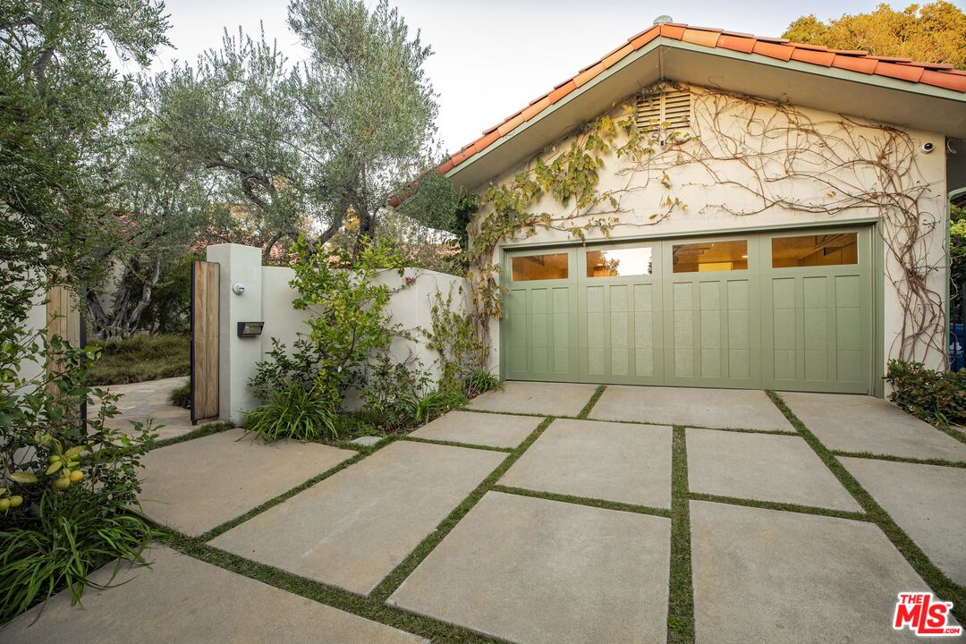 1296 Capri Dr, Pacific Palisades