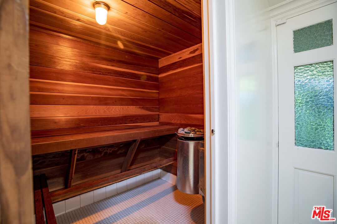 1296 Capri Dr, Pacific Palisades