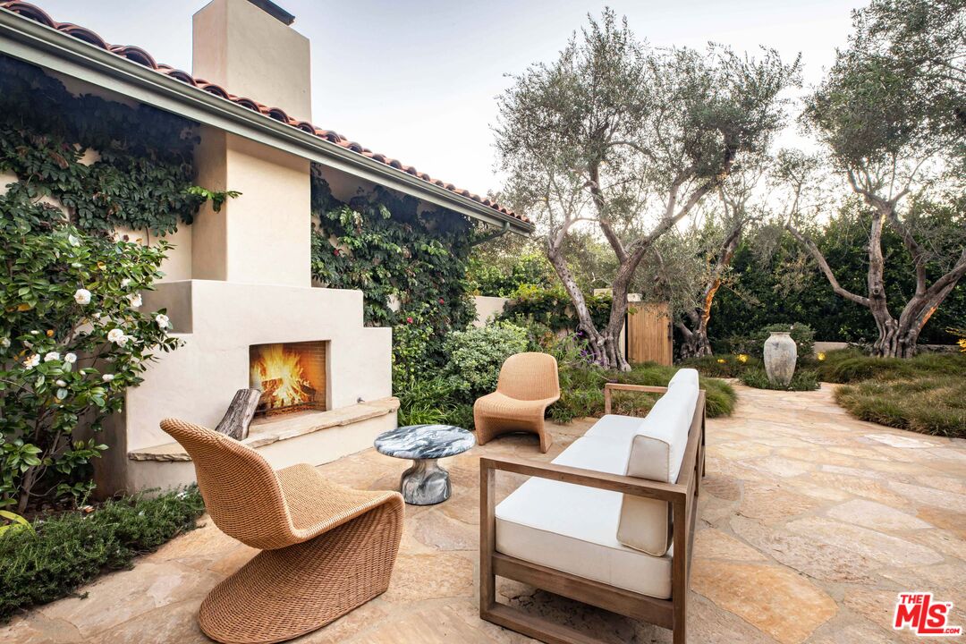 1296 Capri Dr, Pacific Palisades