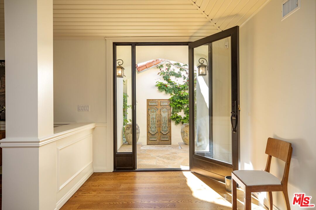 1296 Capri Dr, Pacific Palisades