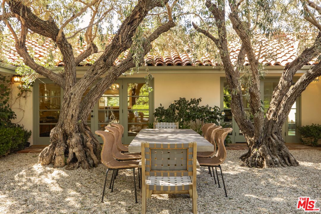 1296 Capri Dr, Pacific Palisades