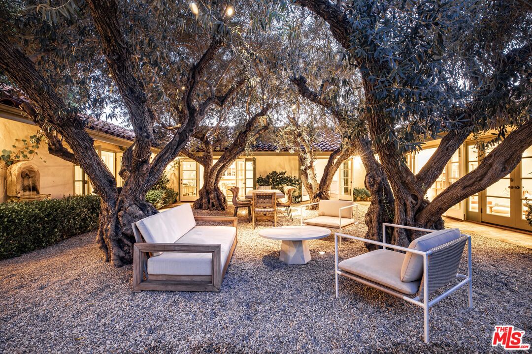 1296 Capri Dr, Pacific Palisades